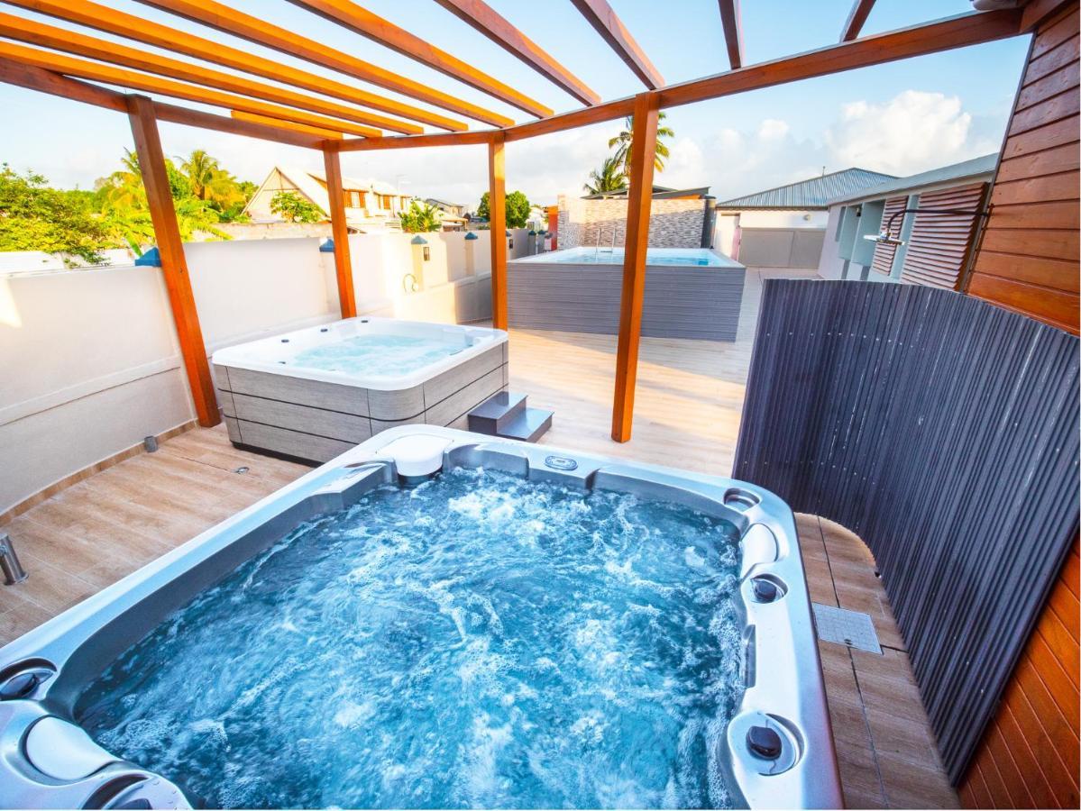 Evasion En Plein Coeur De La Ville Studio Jacuzzis Sauna Et Piscine Au Centre De Port-Louis Zewnętrze zdjęcie